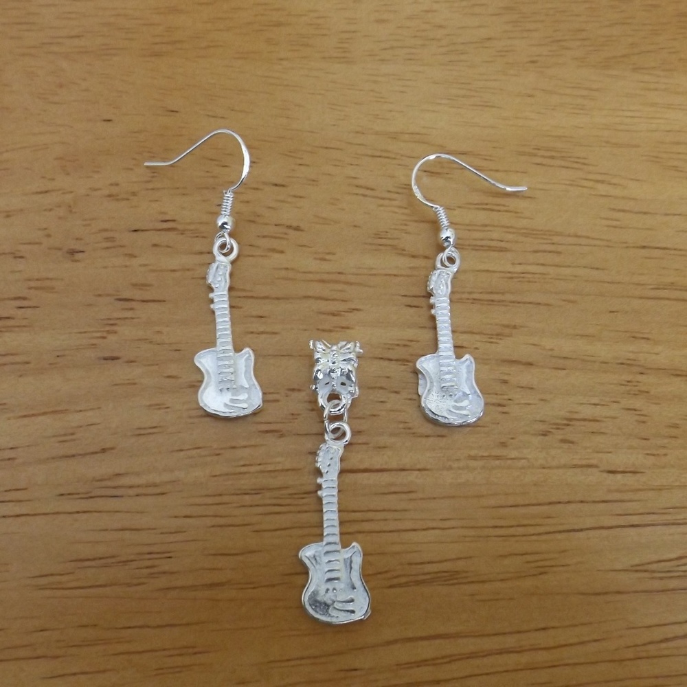 Silver plated gitar pendant/earrings. NEW (#1912)